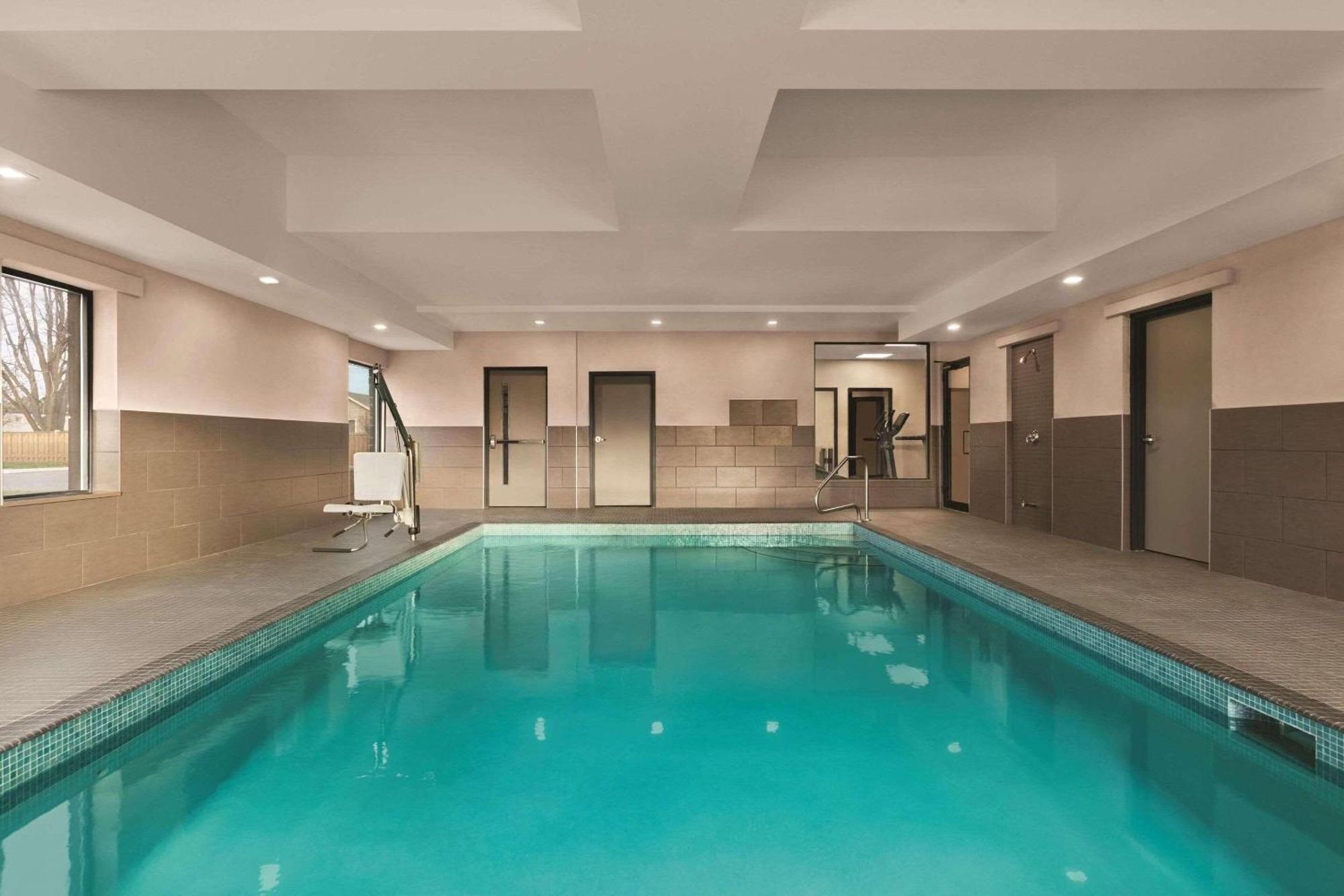 Country Inn & Suites By Radisson, Belleville, On Dış mekan fotoğraf