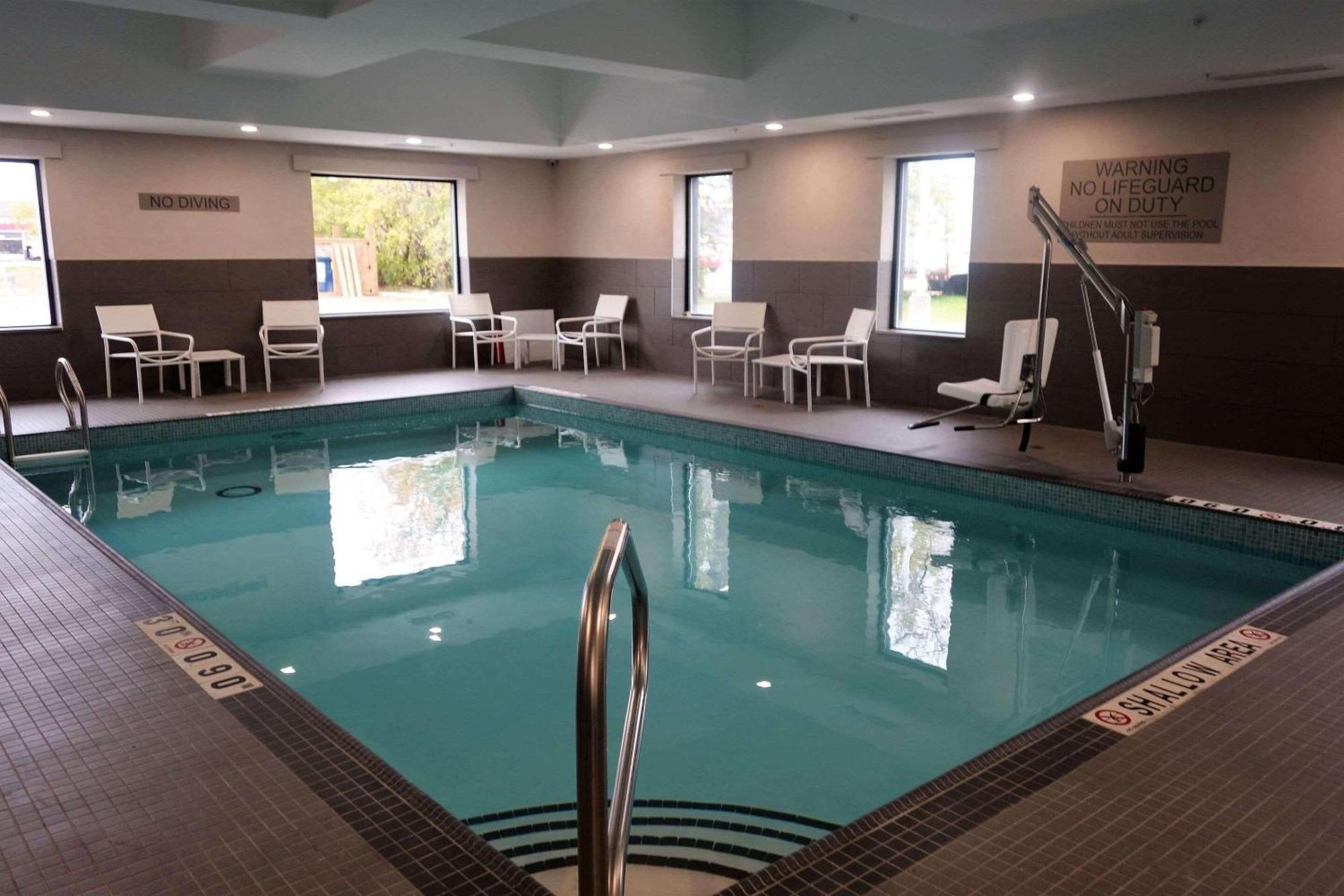 Country Inn & Suites By Radisson, Belleville, On Dış mekan fotoğraf