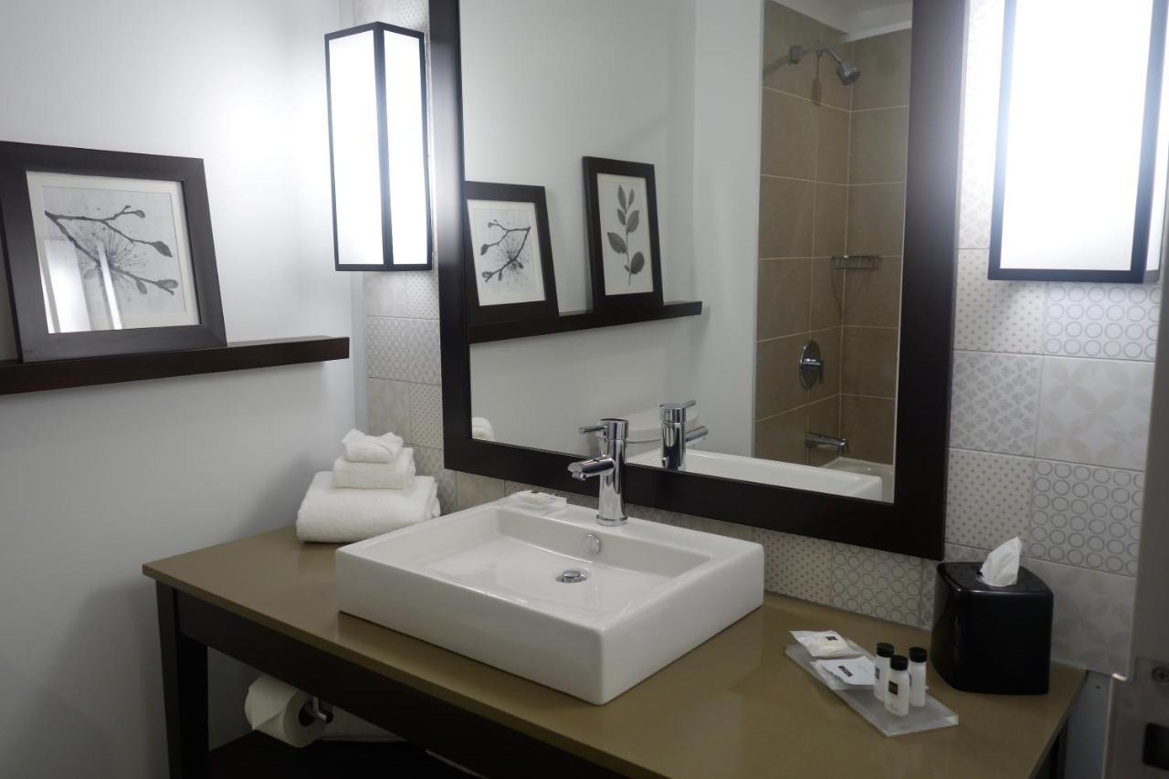 Country Inn & Suites By Radisson, Belleville, On Dış mekan fotoğraf